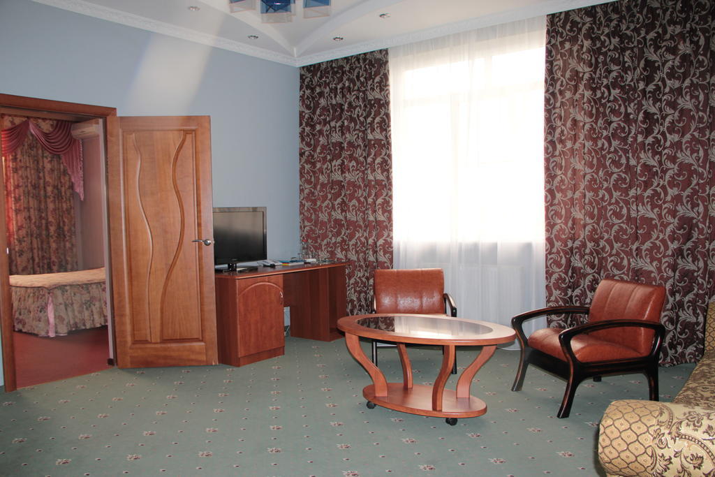 Romantic Hotel Krasnodar Phòng bức ảnh